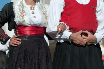 Alla Scoperta Di: Storia, Cultura, Usi e Costumi della Sardegna 6 costumi della sardegna